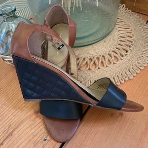 Tommy Hilfiger, size 9 1/2, black & tan leather